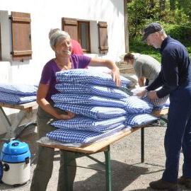 Fleißige Helfer beim Putzen