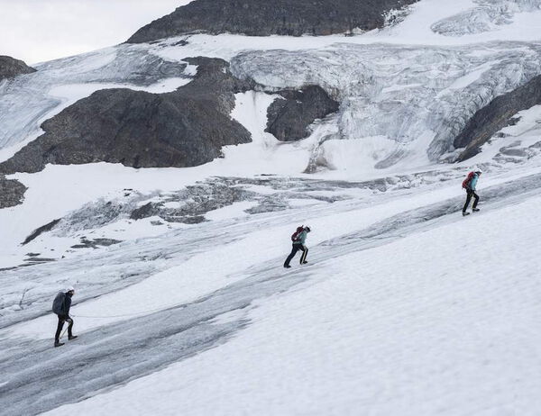 Seilschaft_auf_Gletscher