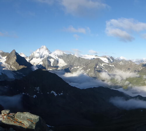 Panorama bis zum Mont Blanc (re. hinten)