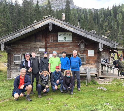 Gruppe an der Wasseralm (2 Teilnehmer fehlen)